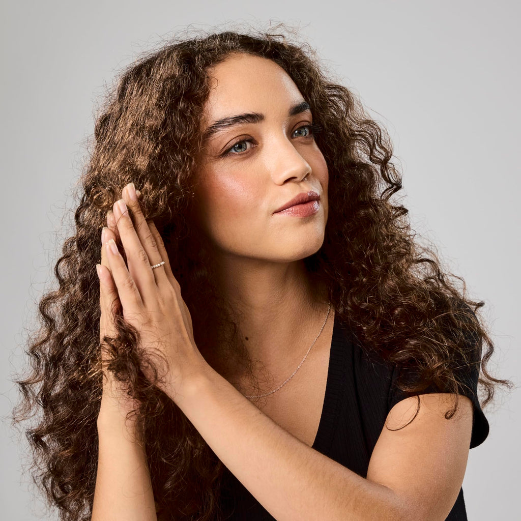 Bumble and bumble. Hairdresser's Invisible Oil Frizz-Reducing Hair Oil | Heat Protection, Frizz Control + Shine | Curly, Wavy, Straight | With Grapeseed, Coconut + Argan Oils